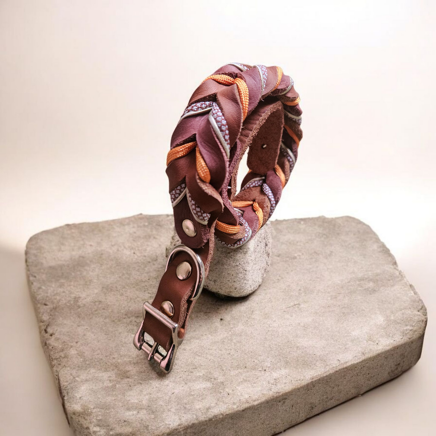 Collier tressé kaki